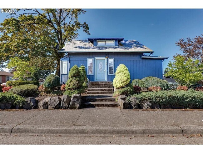 Building Photo - Rare Single Family Home  W/ 2 car garage