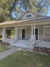 Building Photo - 2623 Garden Dr