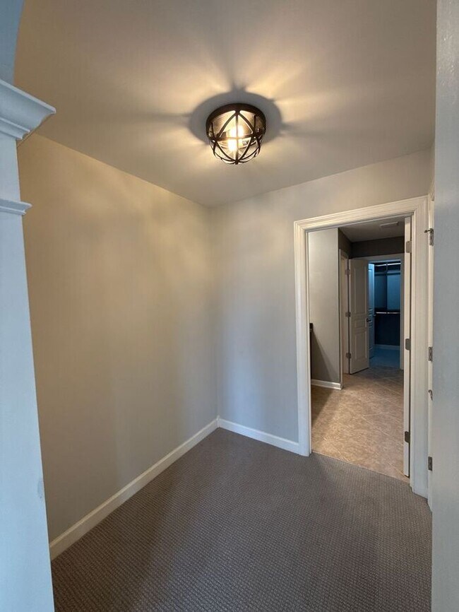 Building Photo - Avenues at Ayrsley