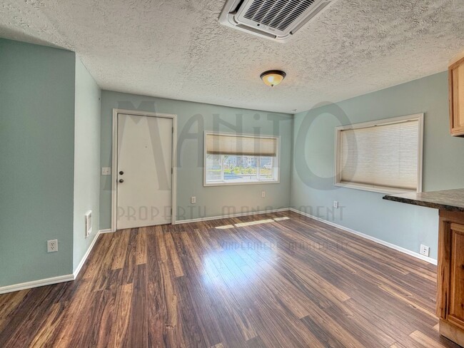 Building Photo - Spacious Dwight Merkel Home