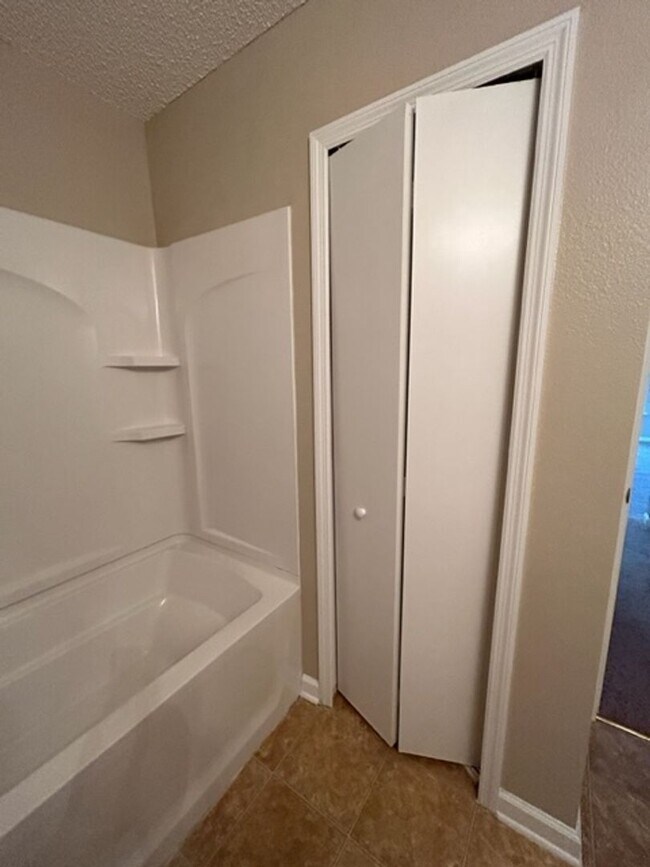 Building Photo - 950 Wynfield Cir