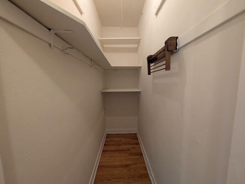 Building Photo - 1160 N Dearborn St