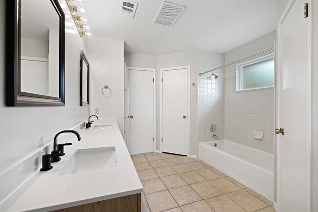 Building Photo - 801 Timber Trail