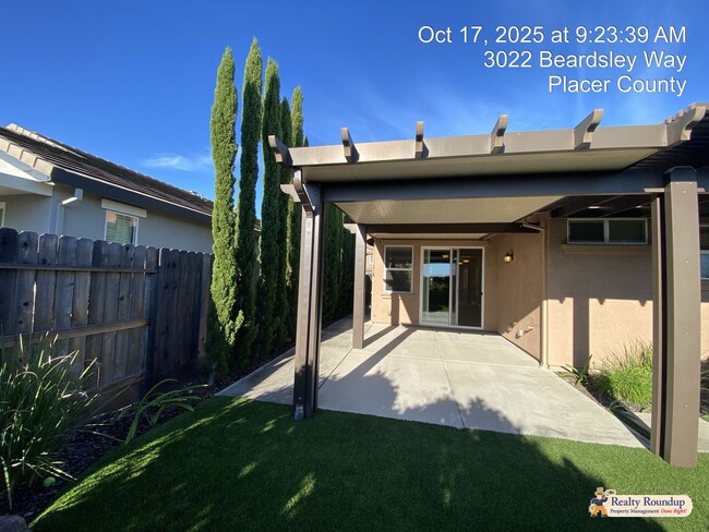 Building Photo - Pristinely Maintained Roseville Home with ...