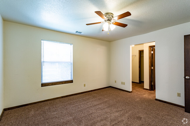 2BR / 2BA Small (Remodeled) - 872 SF - Buttonwood Tree Apartments