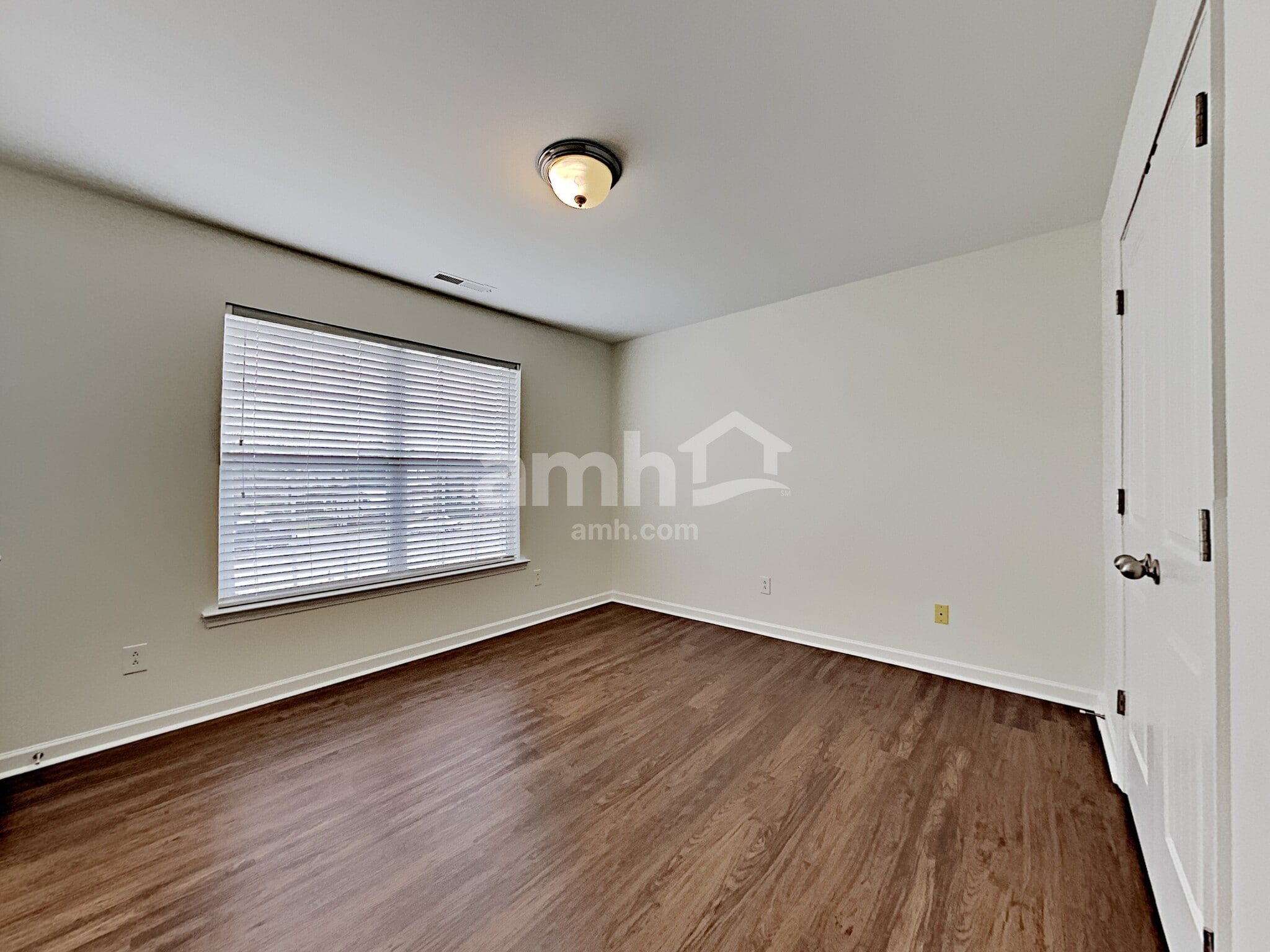 Building Photo - 3318 Diamond Ct