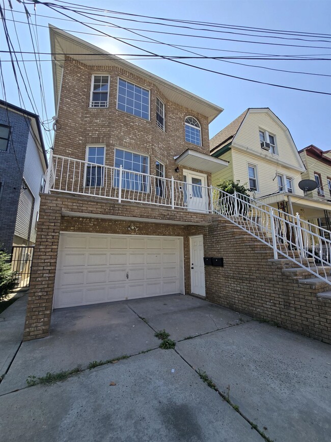 Building Photo - 220 Clerk St
