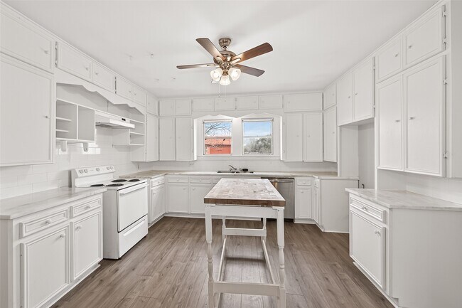 Building Photo - 1603 Blase Rd