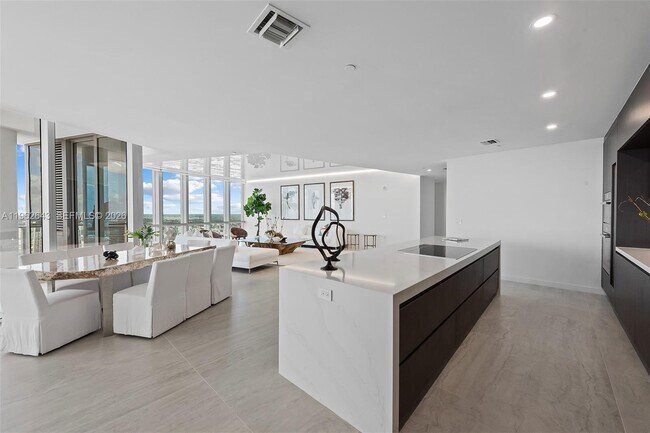 Building Photo - 851 NE 1st Ave