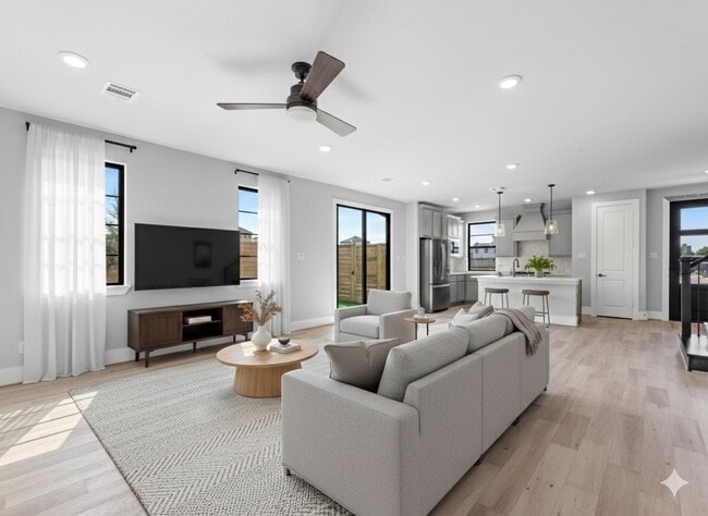 Building Photo - 12038 Royal Oaks Banner Wy