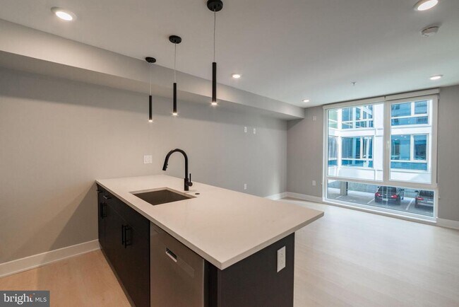 Building Photo - 6604 Ridge Ave