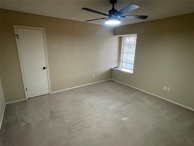 Building Photo - 3601 Leafield Dr