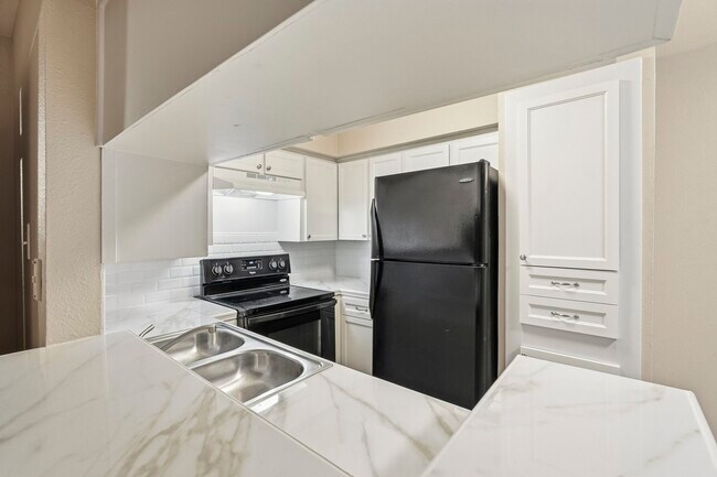 Building Photo - 309 Stratford St