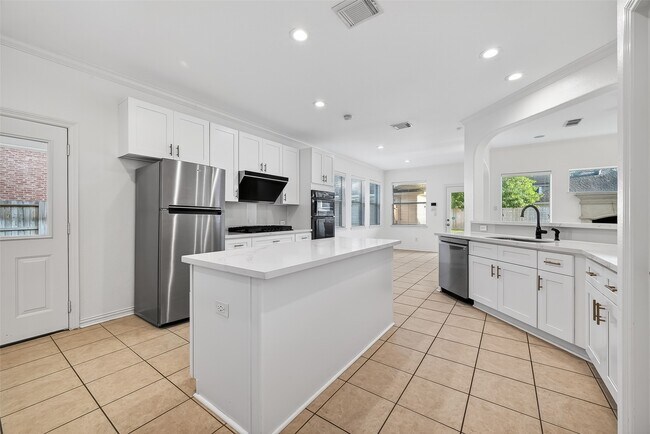 Building Photo - 22115 Oakcreek Hollow Ln