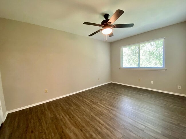 Building Photo - 7219 Scenic Brook Dr