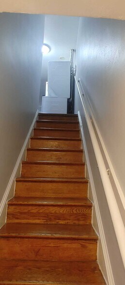 Building Photo - 606 19th ST NE APT1