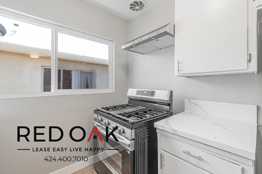 Building Photo - 4646 Coliseum St