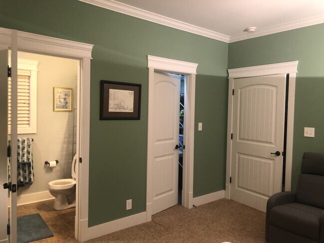 Private bathroom and closet - 511 Wilcox St