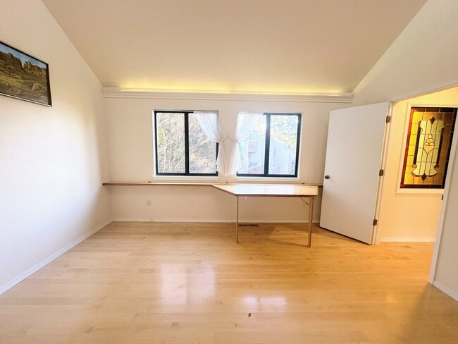 Building Photo - 339 Ravenwood Pl