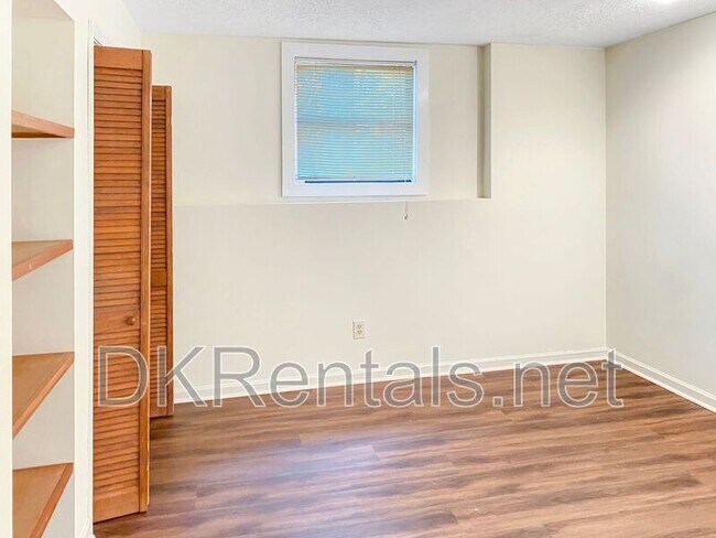 Building Photo - 2136 Clementine Dr