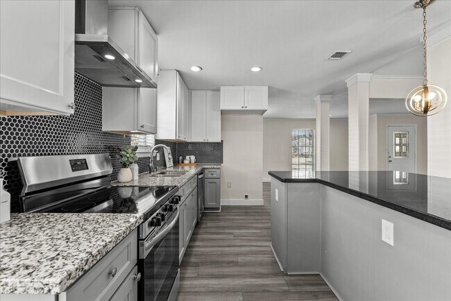 Building Photo - 15514 Diana Ln