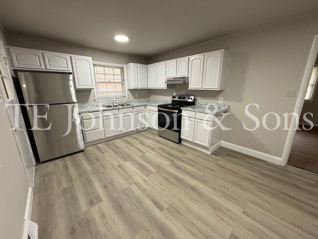 Building Photo - Charming 2 Bedroom Home with Hardwood Floors & Central A/C in Winston-Salem