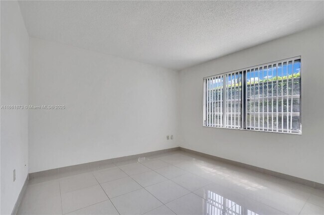 Building Photo - 4585 SW 87th Ave