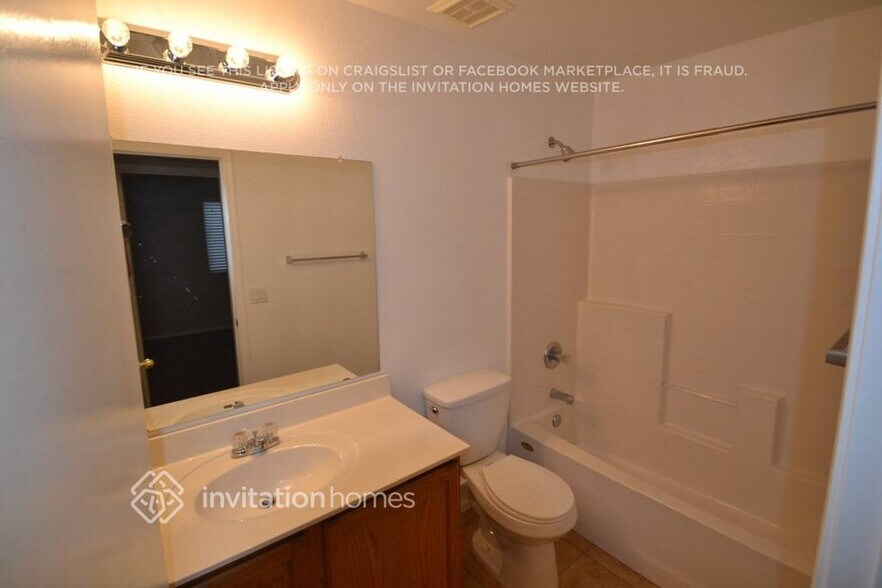 Building Photo - 1710 E Palo Blanco Way