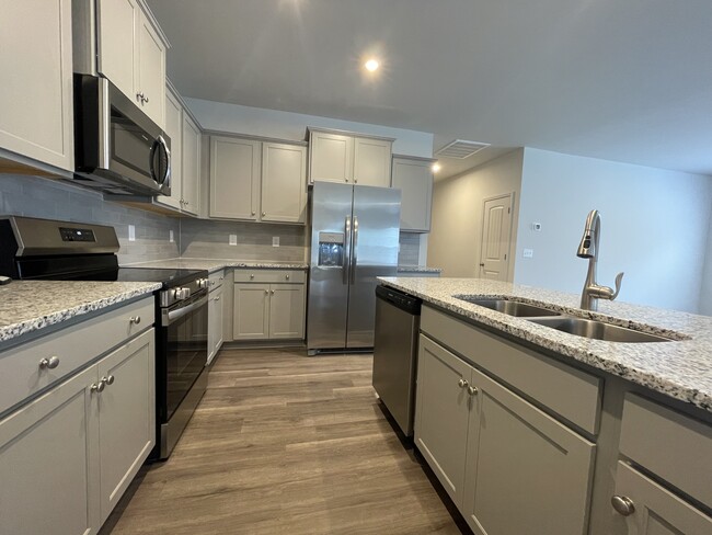 Building Photo - 6705 Hardwick Ln