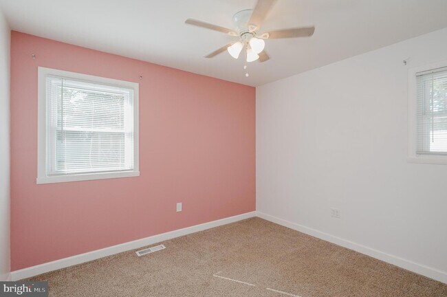 Building Photo - 630 Sequoia Dr
