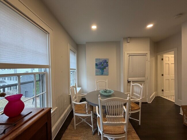 Building Photo - 102 Front St