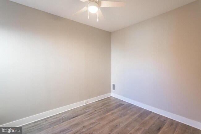 Building Photo - 833 N Markoe St