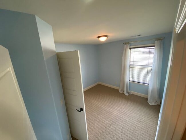Building Photo - Now Offering ONE-MONTH FREE as Move-in Cre...