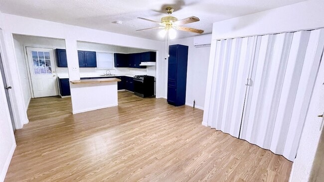 Building Photo - 405 E Bowie St