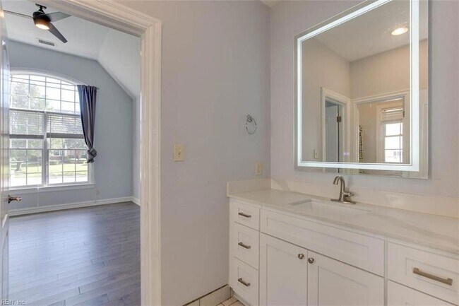 Building Photo - 5102 Waterford Pl