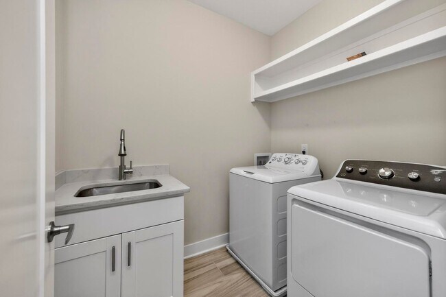 Building Photo - 4704A Kentucky Ave