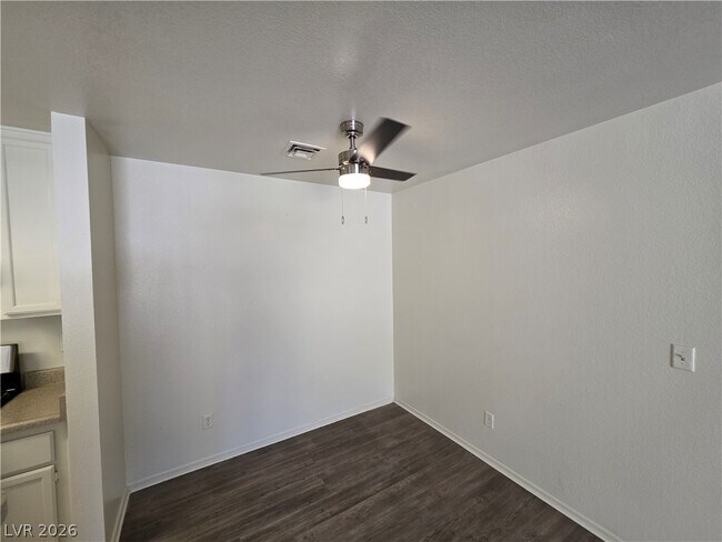 Building Photo - 4865 S Torrey Pines Dr