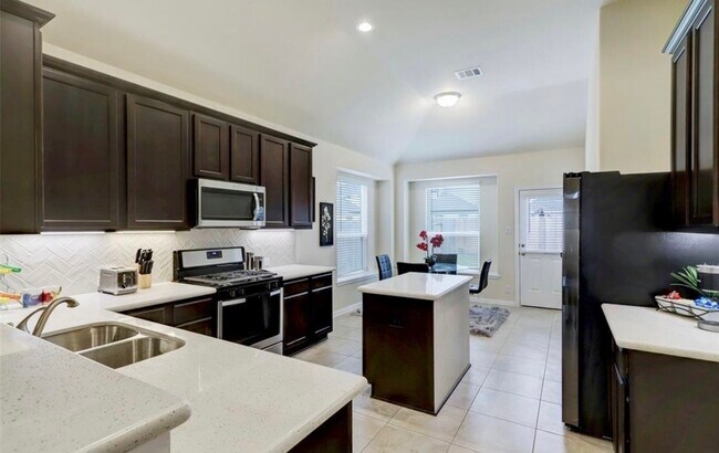 Building Photo - 15122 Provost Craig Dr