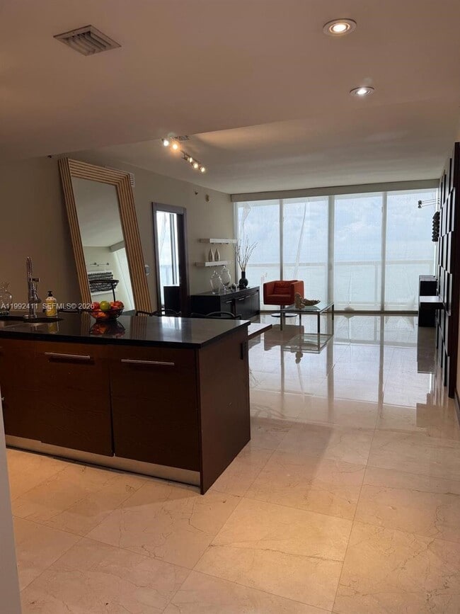 Building Photo - 465 Brickell Ave