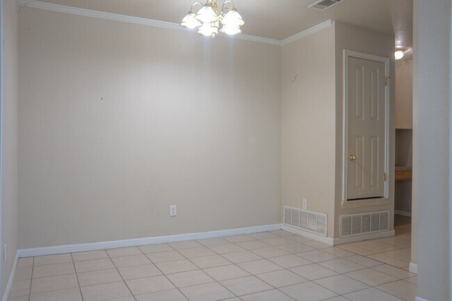 Building Photo - PRICE IMPROVEMENT NOW ONLY $1295!!!!!!