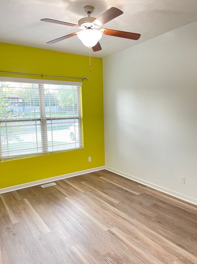 Building Photo - Spacious home in super nice neighborhood in Northwest Omaha