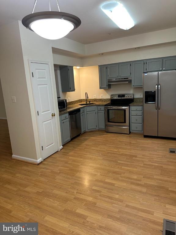 Building Photo - 11130 Hollowbrook Rd