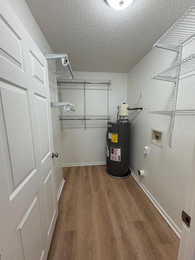 Building Photo - 100 Kazmira Ct