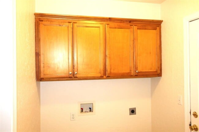 Building Photo - 118 NE 12th St