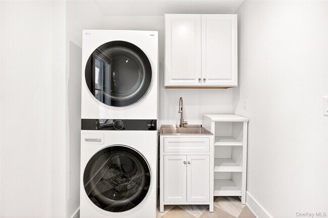 Building Photo - 306 Hunter St