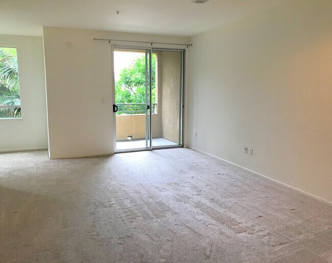 Building Photo - Ideally located Playa Vista Condo