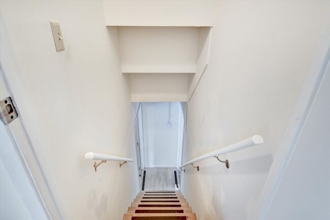 Building Photo - Spacious & Stylish Home in Pacifica’s Desirable Fairmont Neighborhood