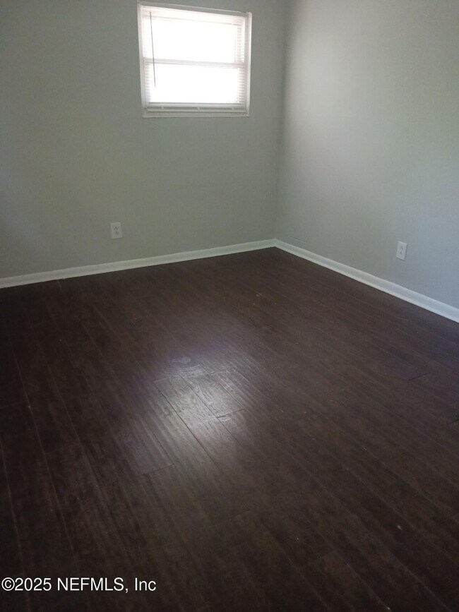 Building Photo - 2755 Sunny Acres Dr N