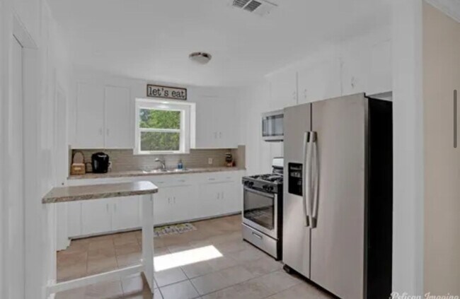 Building Photo - FRESH! Open AND NEAR THE CROSS LAKE BOAT L...