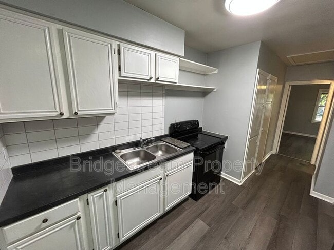 Building Photo - 106-108 S Sperling Ave